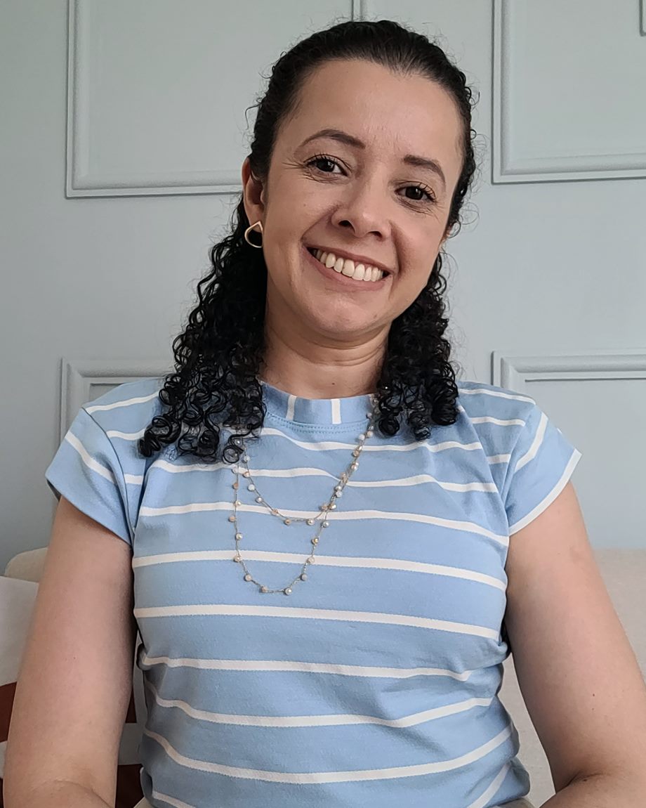Liliam Oliveira, psicóloga e neuropsicóloga, em seu consultório em Guarulhos